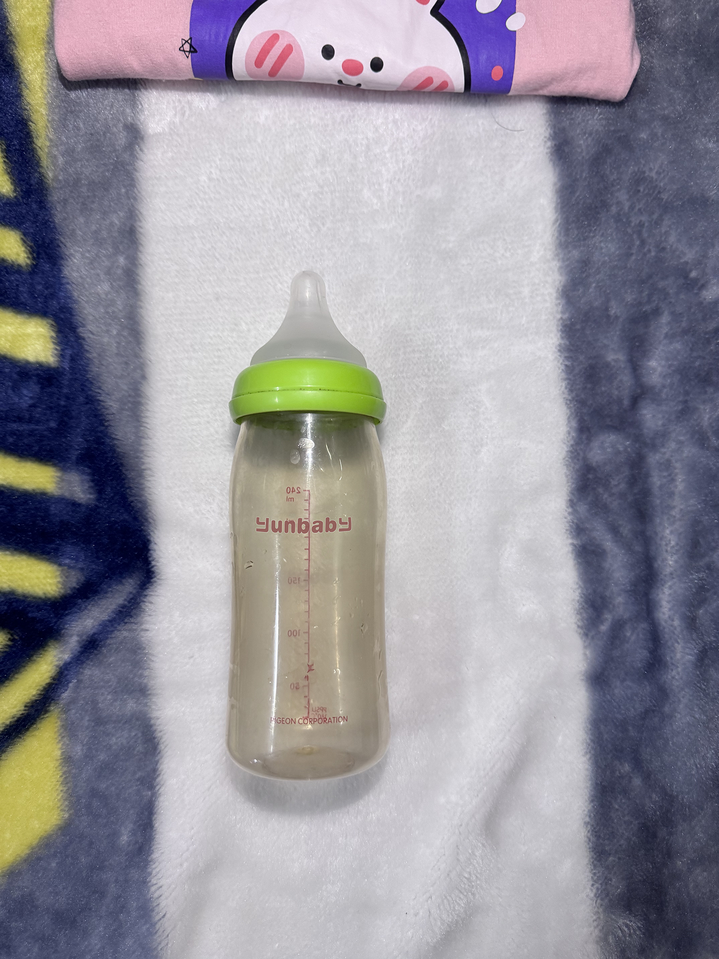 YUNBABY Anti-Colic Glass Baby Bottles for Breastfeeding Babies, 8 Ounces, 4 Count Bottles for Feeding, Baby Essentials