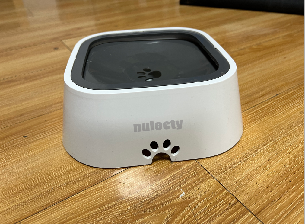 nulecty Dog Water Bowl No Spill 70oz/2L Large Capacity Dog Water Bowl Dispenser Non Slip No Splash Dog Water Bowl Pet Slow Feeder No Drip Dog Water Bowl on Vehicle Slow Water Bowl for Dogs and Cat White