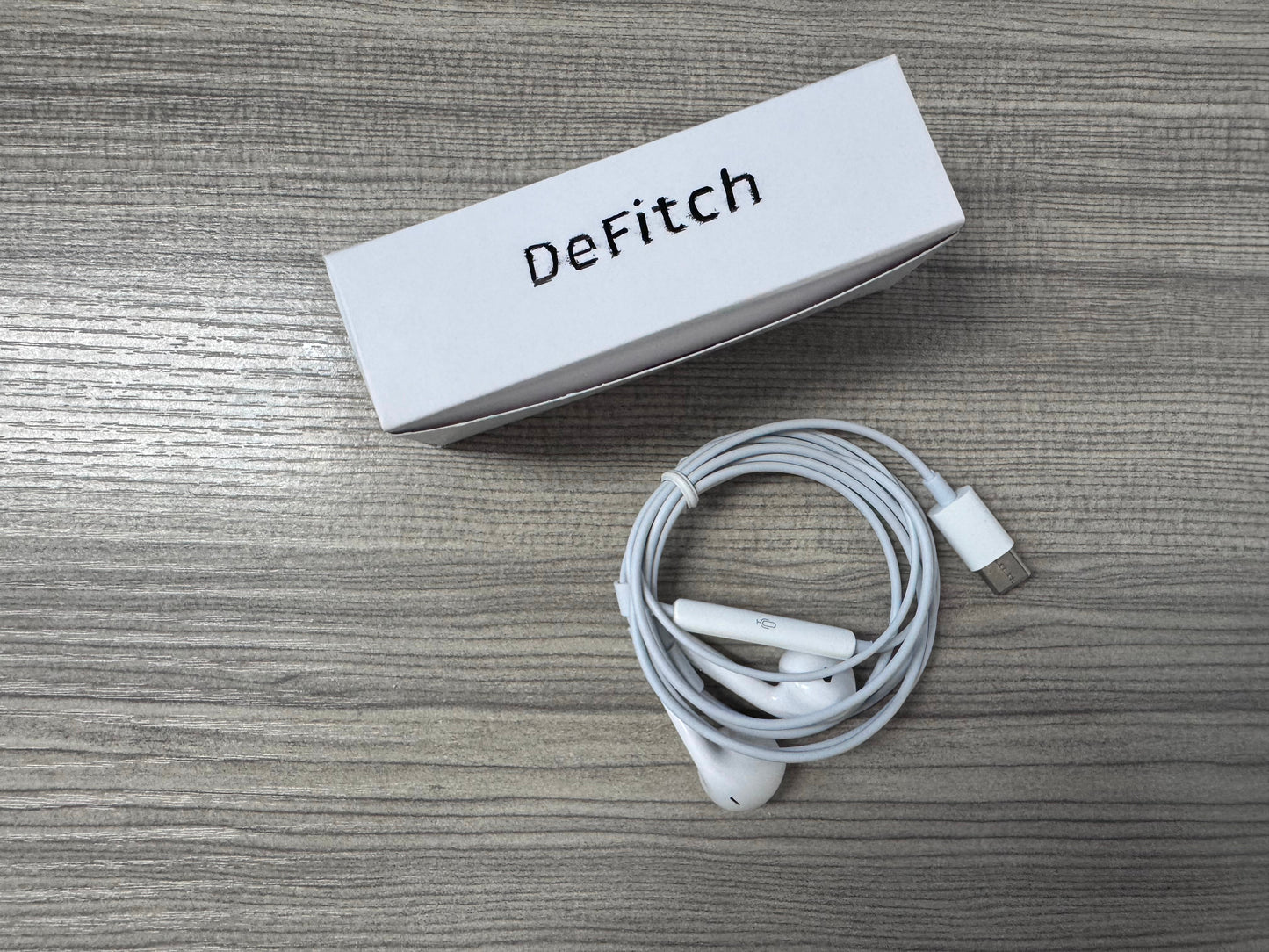 DeFitch USB C Headphones for iPhone 16 15 Pro Max Plus iPad Pro USB C Earphones with Microphone Volume Control USB C Wired Earbuds