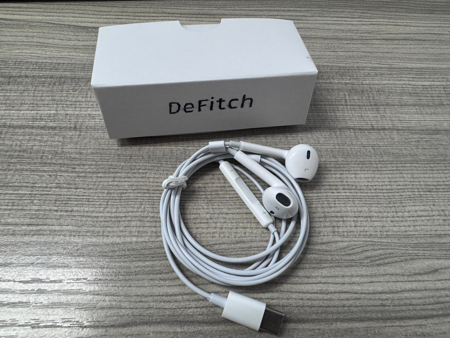 DeFitch USB C Headphones for iPhone 16 15 Pro Max Plus iPad Pro USB C Earphones with Microphone Volume Control USB C Wired Earbuds