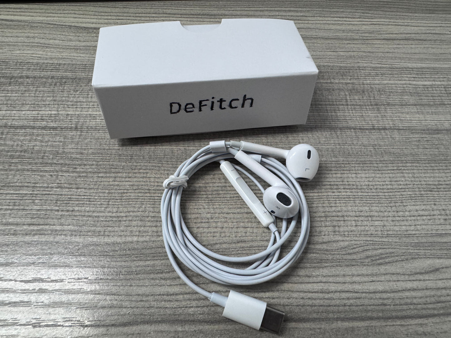 DeFitch USB C Headphones for iPhone 16 15 Pro Max Plus iPad Pro USB C Earphones with Microphone Volume Control USB C Wired Earbuds