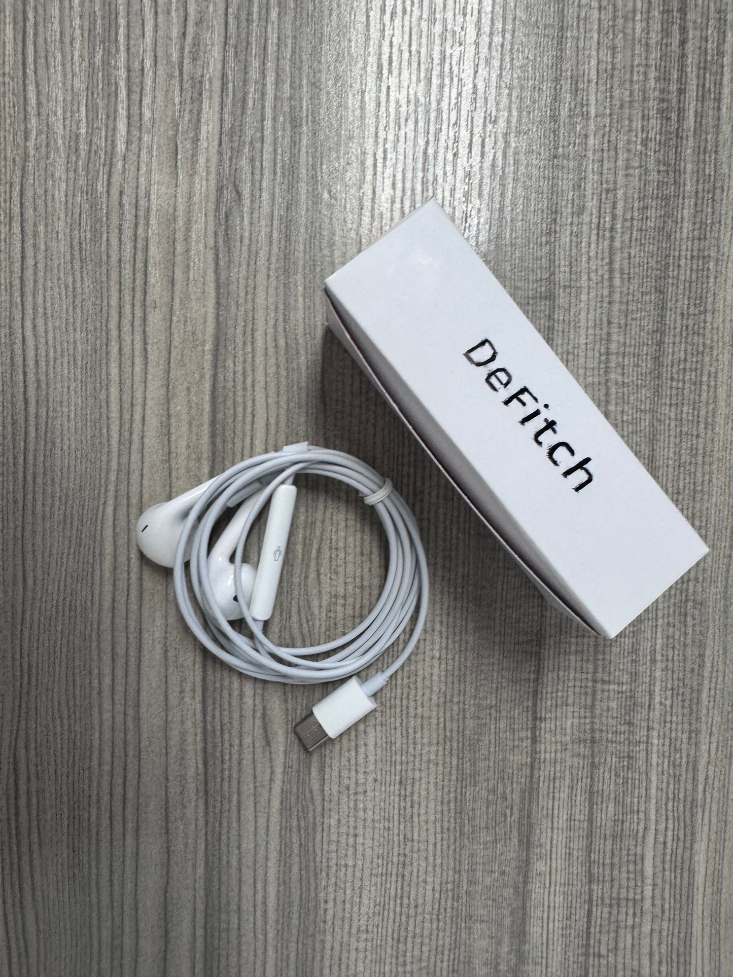 DeFitch USB C Headphones for iPhone 16 15 Pro Max Plus iPad Pro USB C Earphones with Microphone Volume Control USB C Wired Earbuds